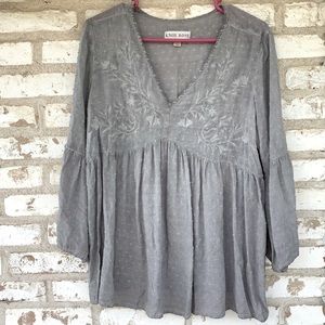 Knox Rose peasant top with bell sleeves